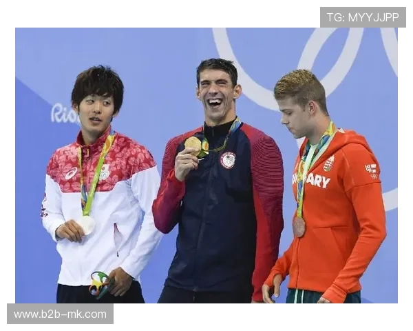 男子200米蝶泳美国乌尔兰多优势明显，中国陈俊儿冲击奖牌。