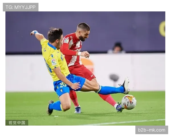 西甲:马德里竞技凭借一次快发任意球战术,由格列兹曼单刀破门